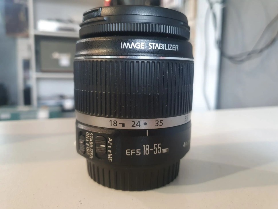Canon Ef-S 18-55Mm 1:3.5-5.6 Is, фото 1