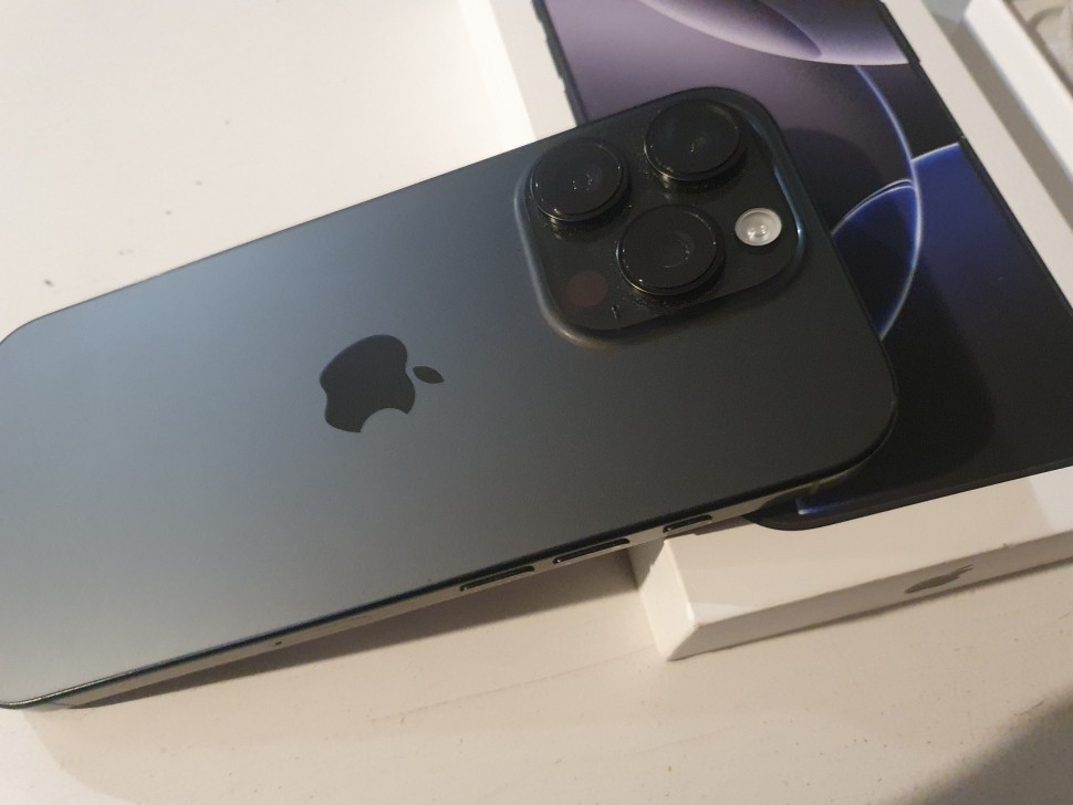 Apple iPhone 16 Pro, фото 9