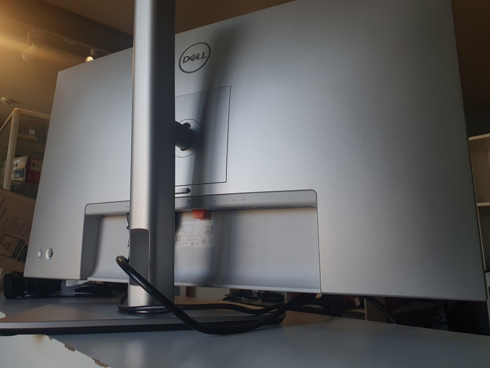 Dell Ultrasharp U2724d, фото 6