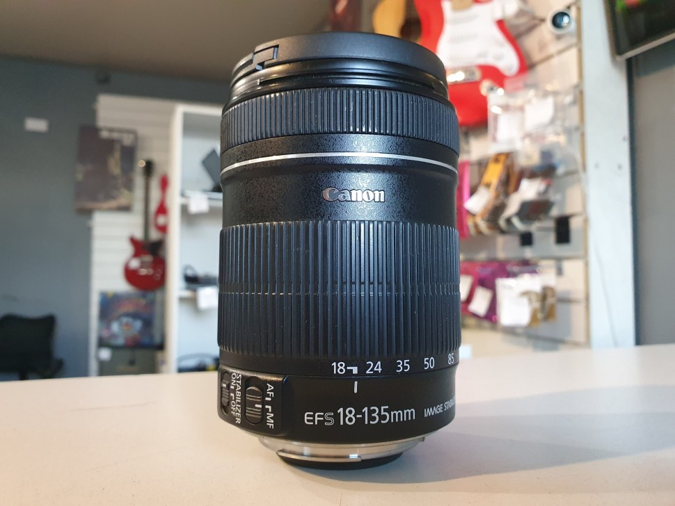 Canon Efs 18-135Mm 1:3.5-5.6 Is, фото 1