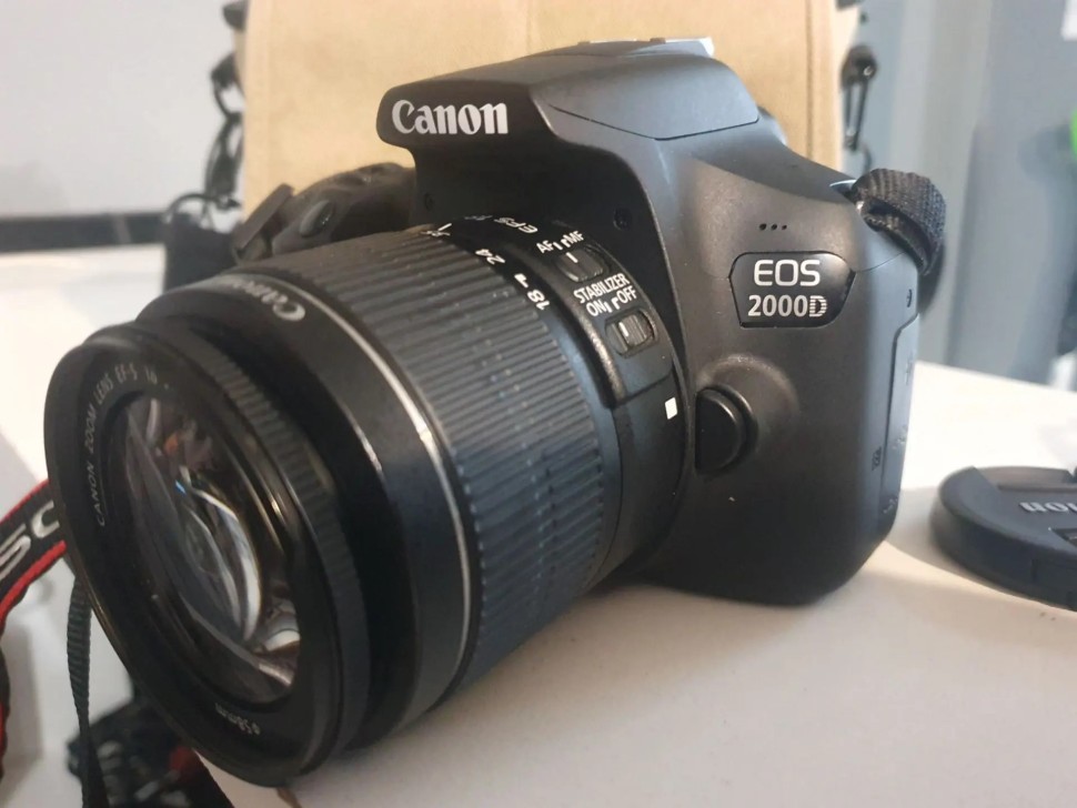 Canon 2000D Kit 18-55Mm, фото 1